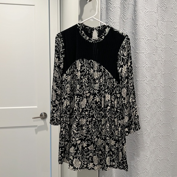 Volcom black and white floral dress size S - Picture 1 of 7